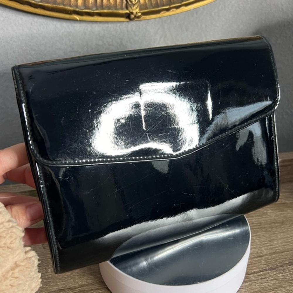 ANDE patent leather purse